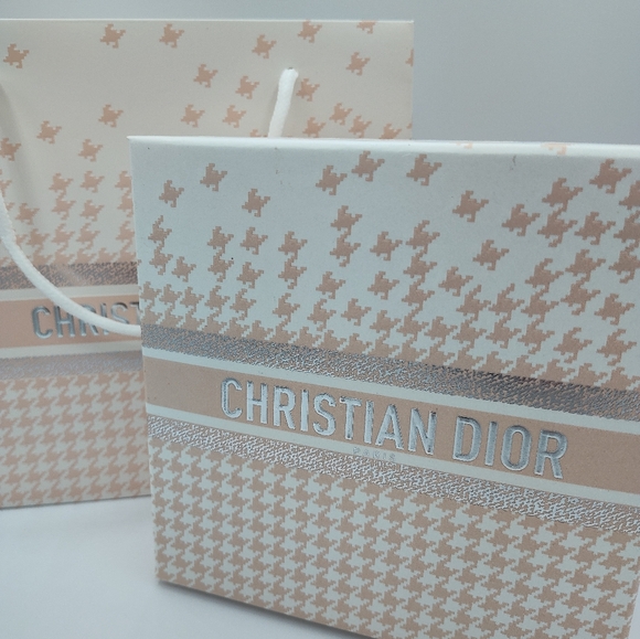 2024 DIOR Navy Ribbon Ornament Fragrance Stone European Exclusive NIB w/Gift Bag - Picture 9 of 11